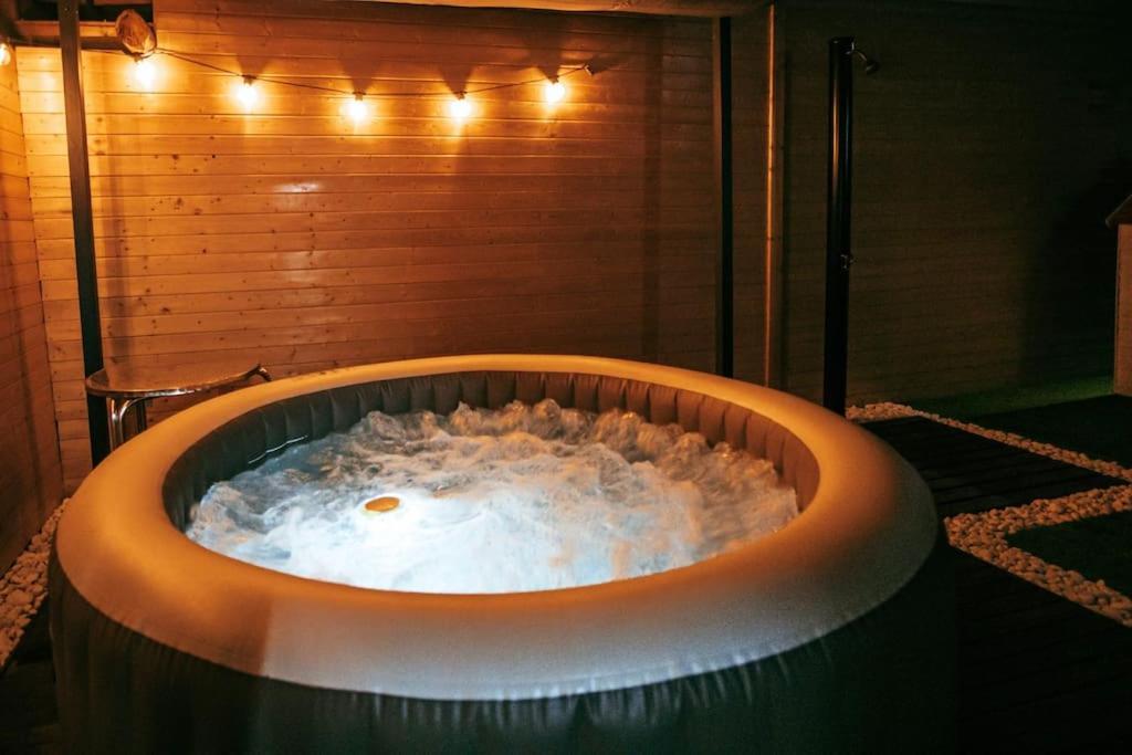 Private Paradise On Cozy Campsite, Jacuzzi, Netflix 拉斯加莱塔斯 外观 照片